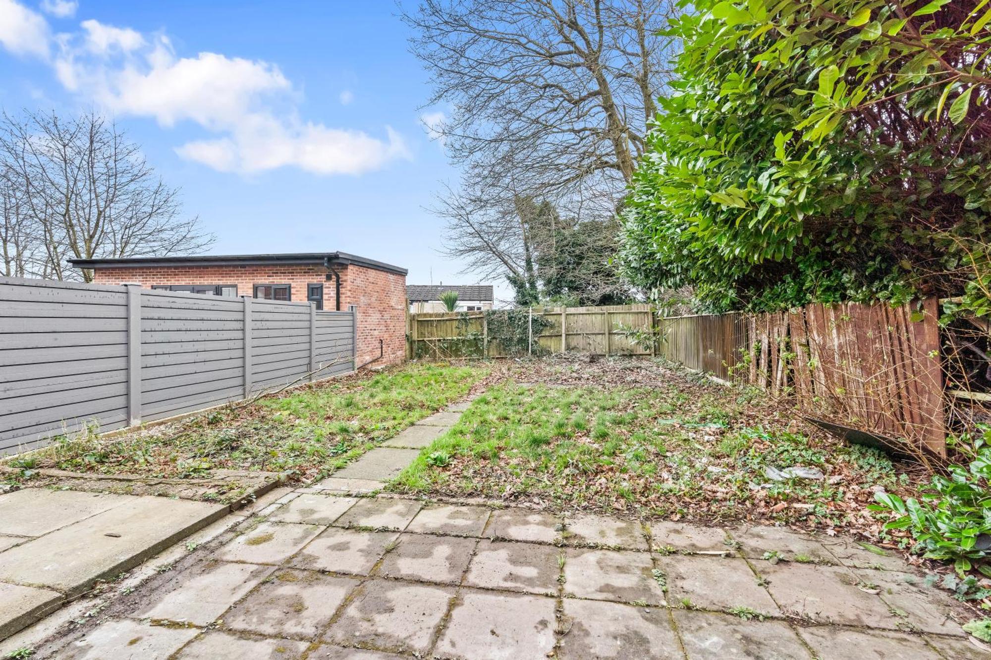 Julia's 3-bedroom In Quinton,