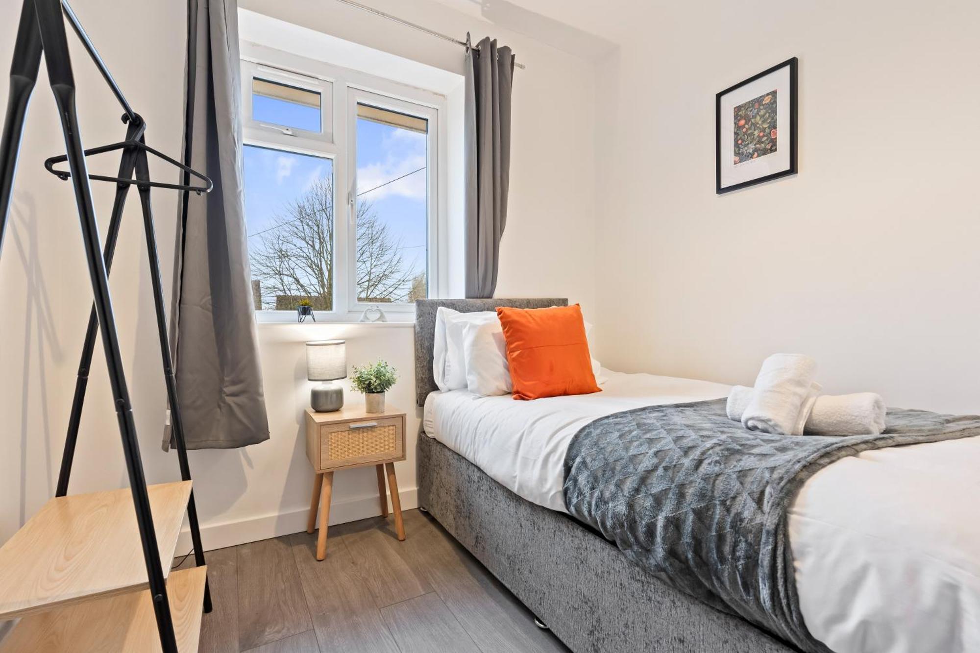 Julia's 3-bedroom In Quinton, *