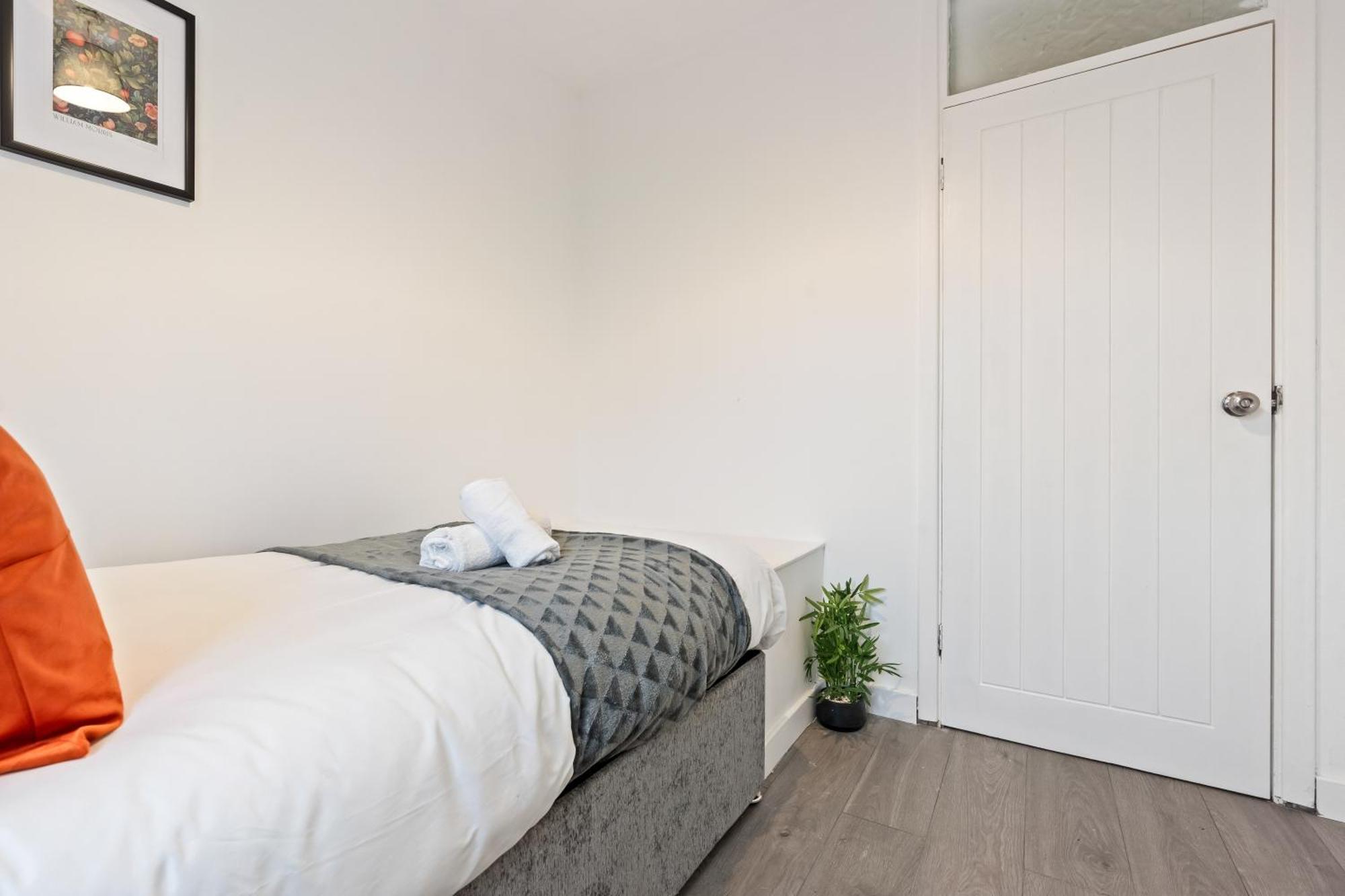 Julia's 3-bedroom In Quinton, Holiday home Birmingham