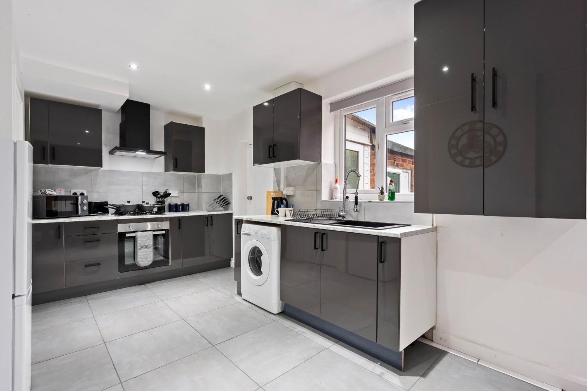 Julia's 3-bedroom In Quinton, *